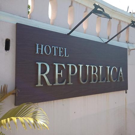 Hotel Republica ปณชี ภายนอก รูปภาพ