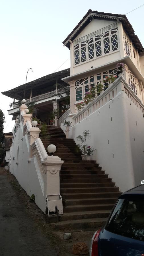Hotel Republica ปณชี ภายนอก รูปภาพ