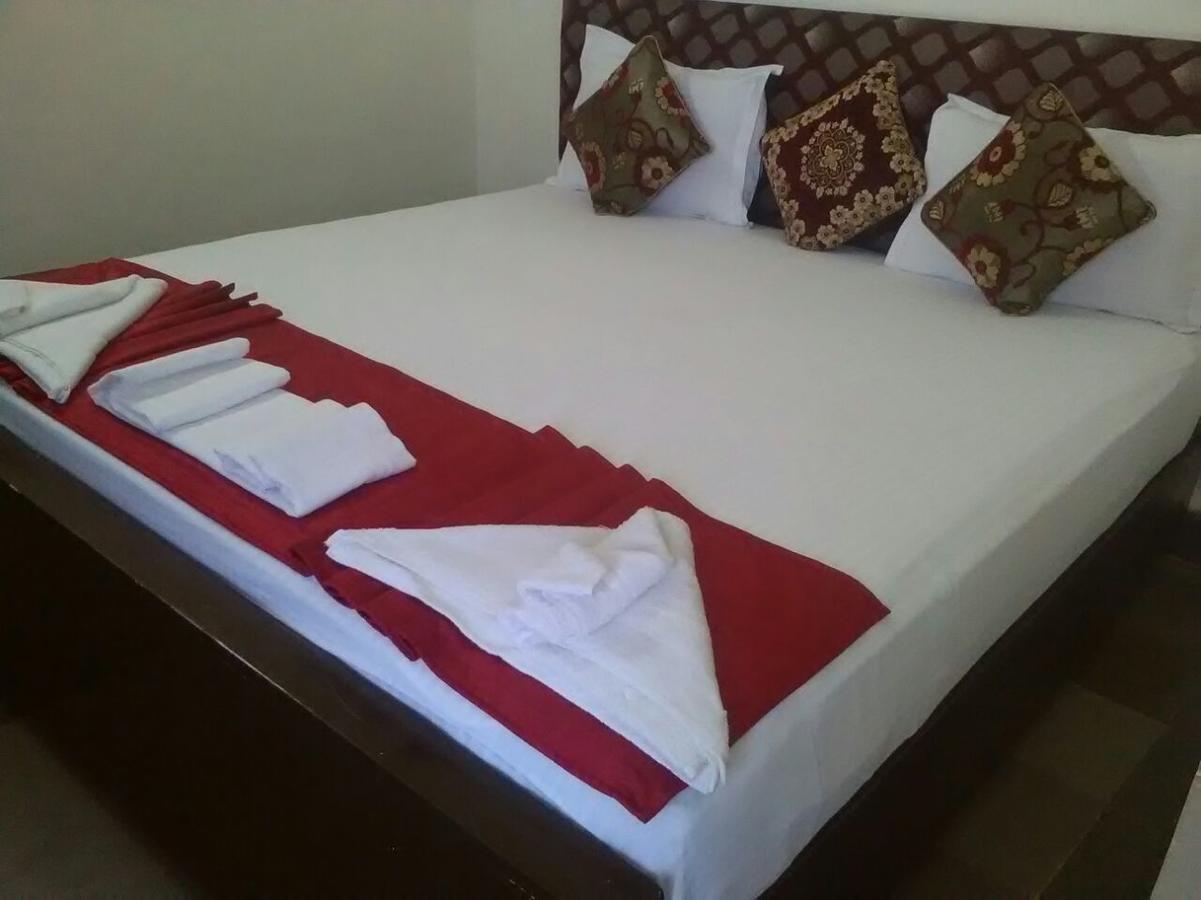 Hotel Republica ปณชี ภายนอก รูปภาพ