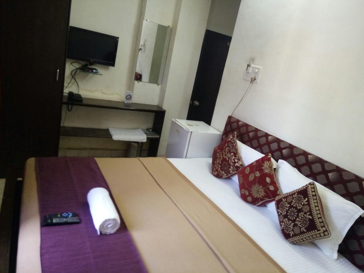 Hotel Republica ปณชี ภายนอก รูปภาพ